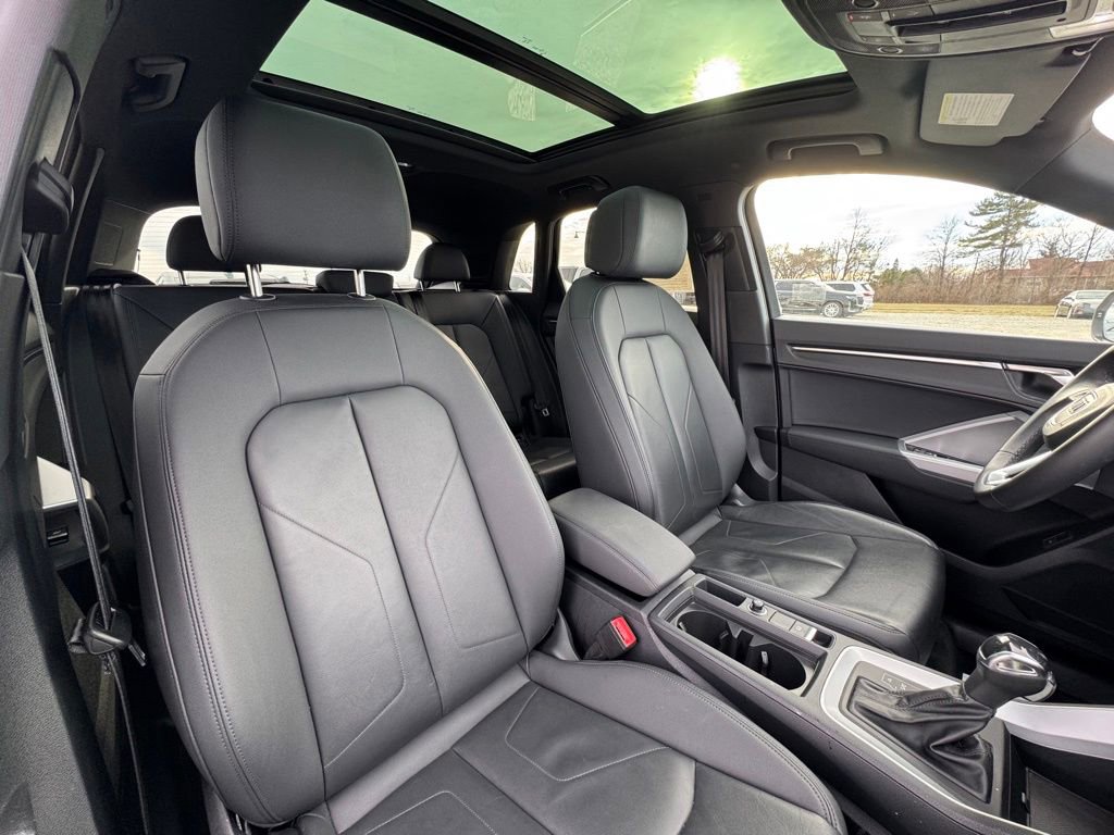 Used 2025 Audi Q3 2.0T Premium image 31