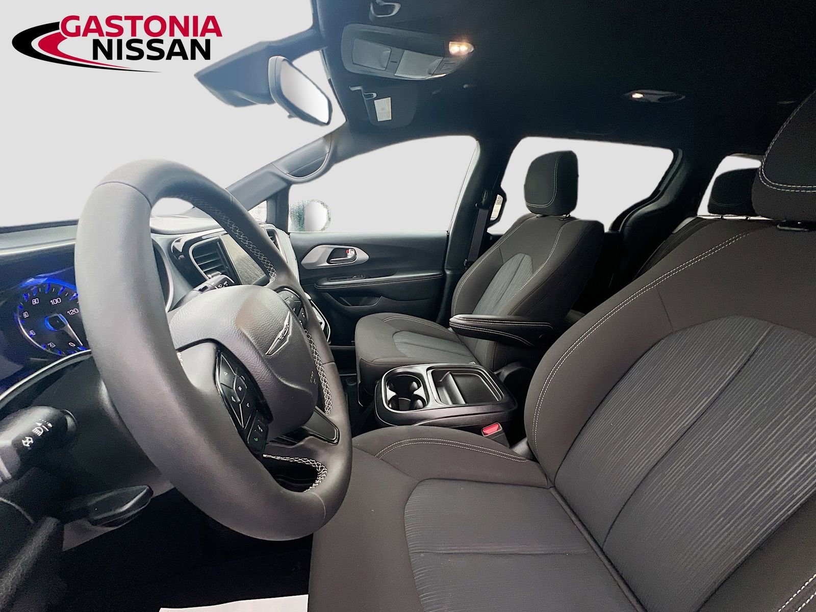 Used 2024 Chrysler Pacifica Touring image 27