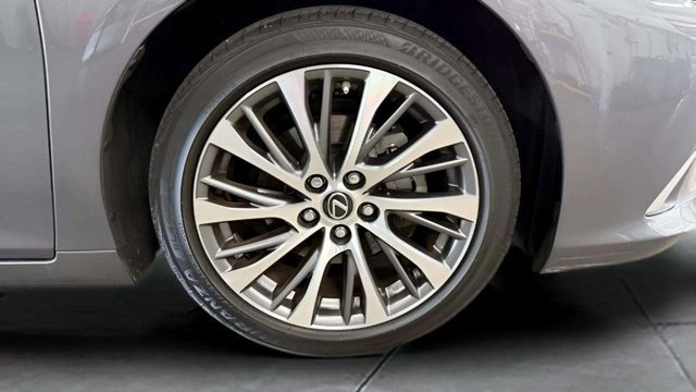 Used 2019 Lexus ES 300h image 35