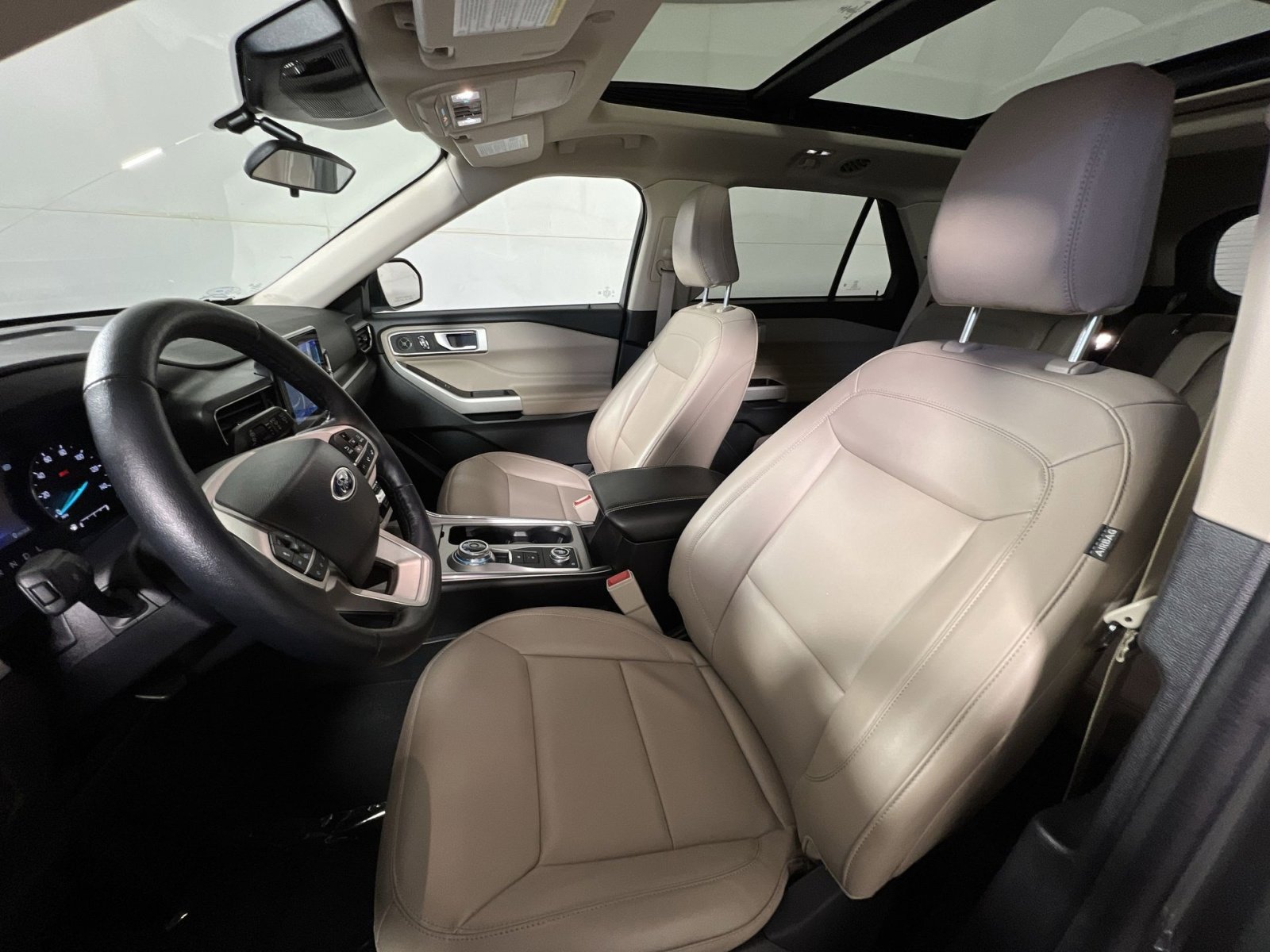 Used 2022 Ford Explorer XLT w/ Equipment Group 202A image 13