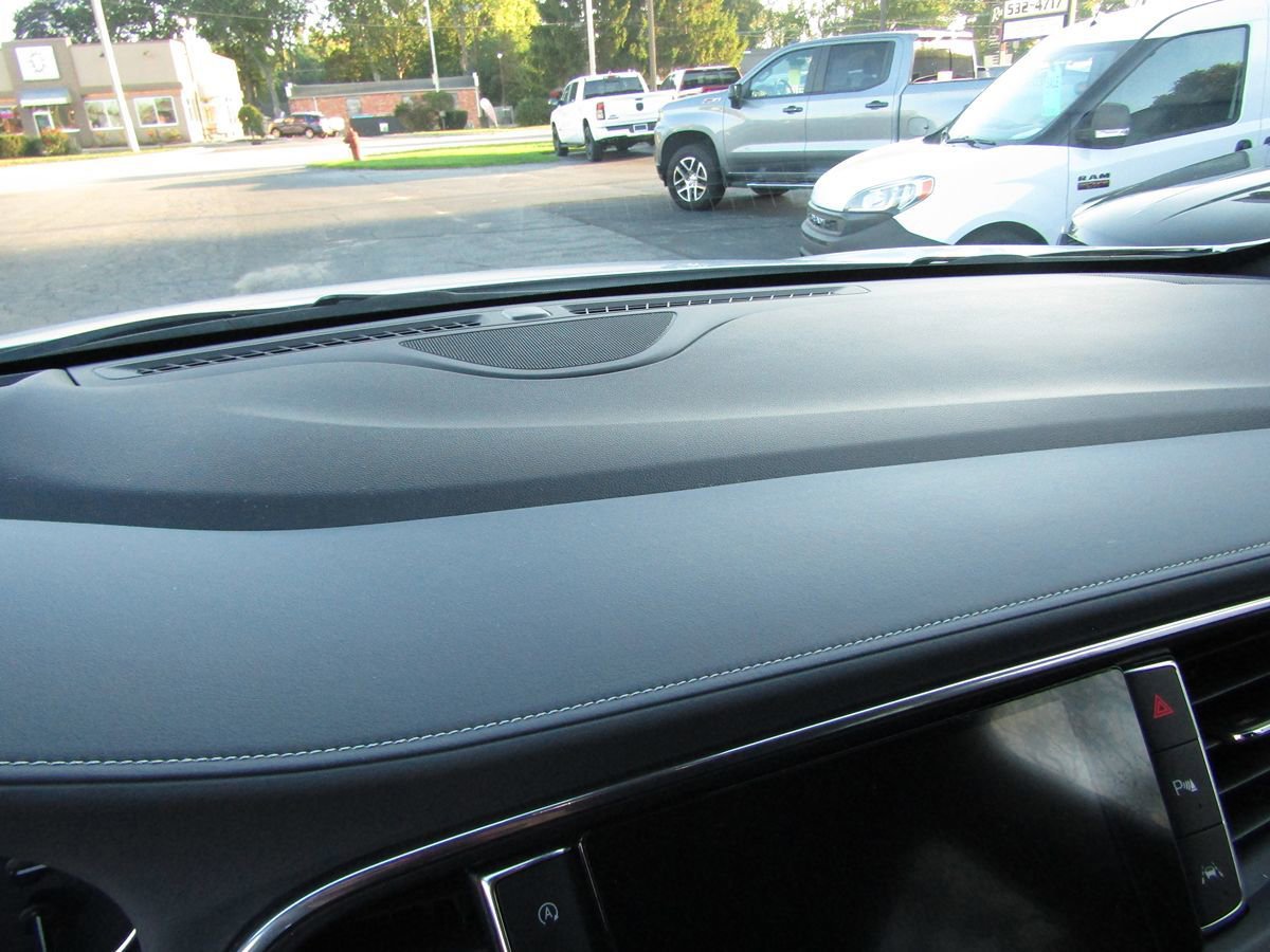 Used 2024 Buick Enclave Premium image 13