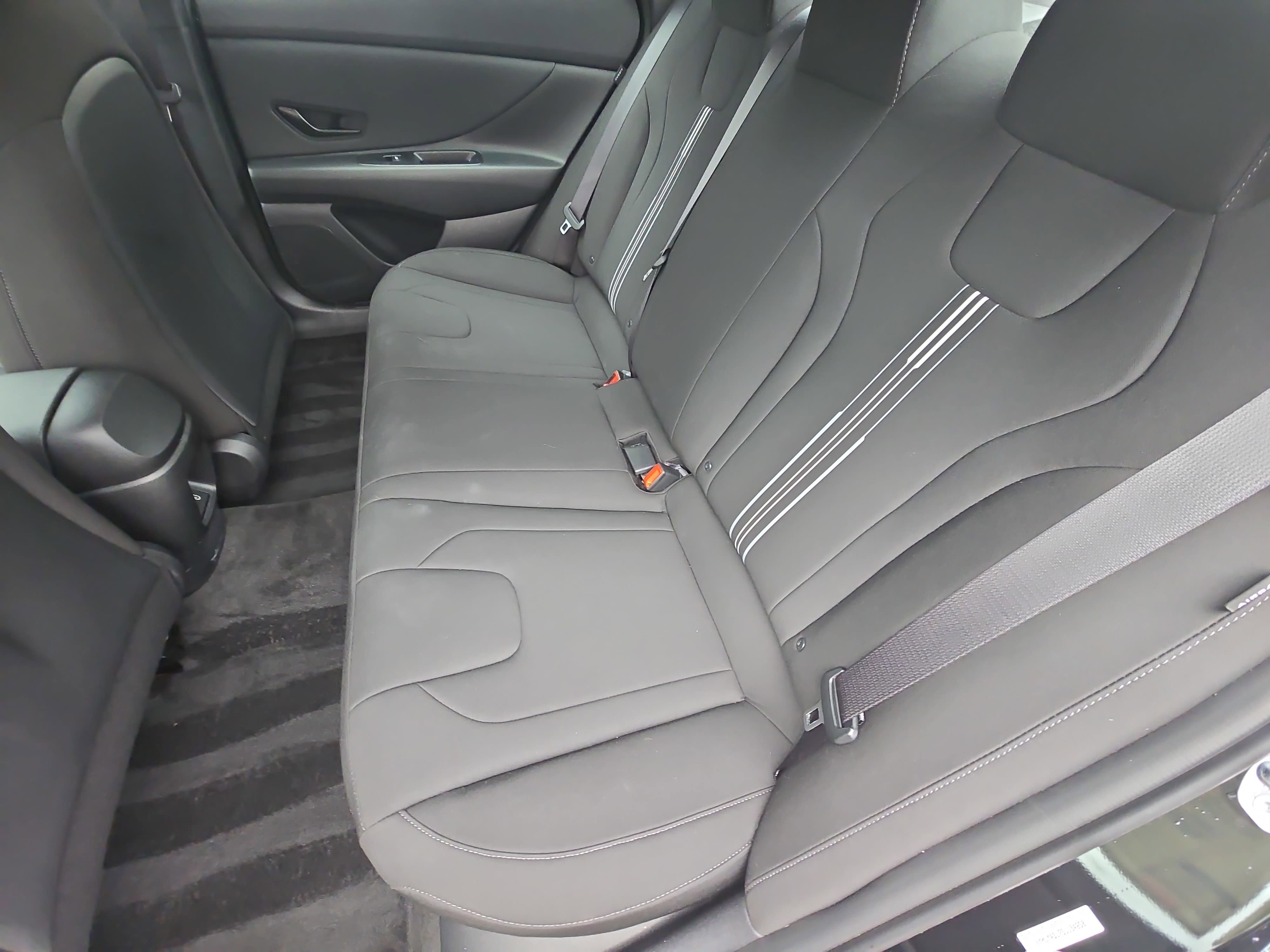 Certified 2025 Hyundai Elantra SEL FWD image 14