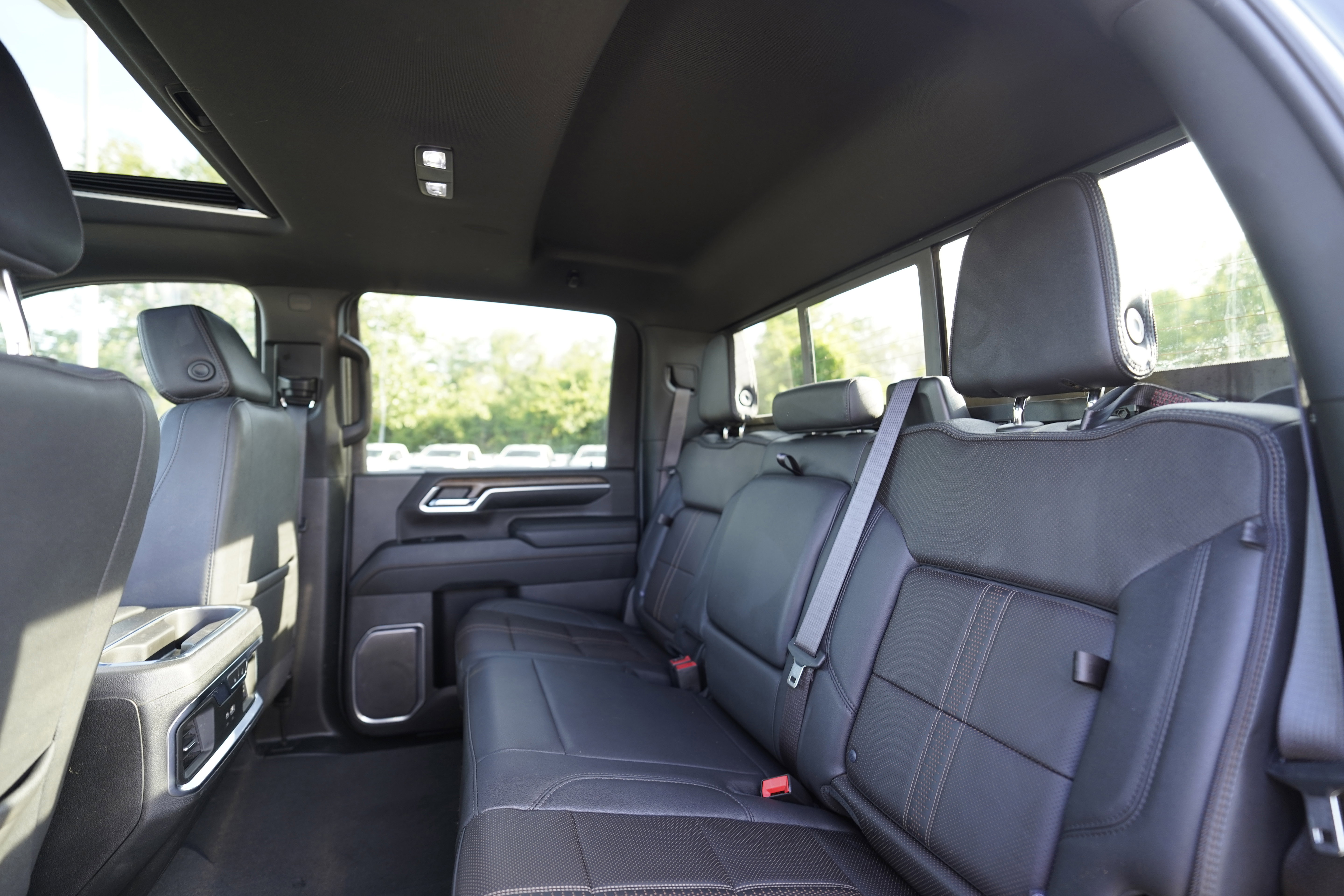 Used 2024 Chevrolet Silverado 2500 High Country w/ Midnight Edition AWD/4WD image 10