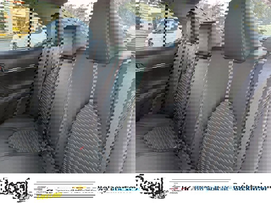 Used 2021 Toyota Camry SE image 15