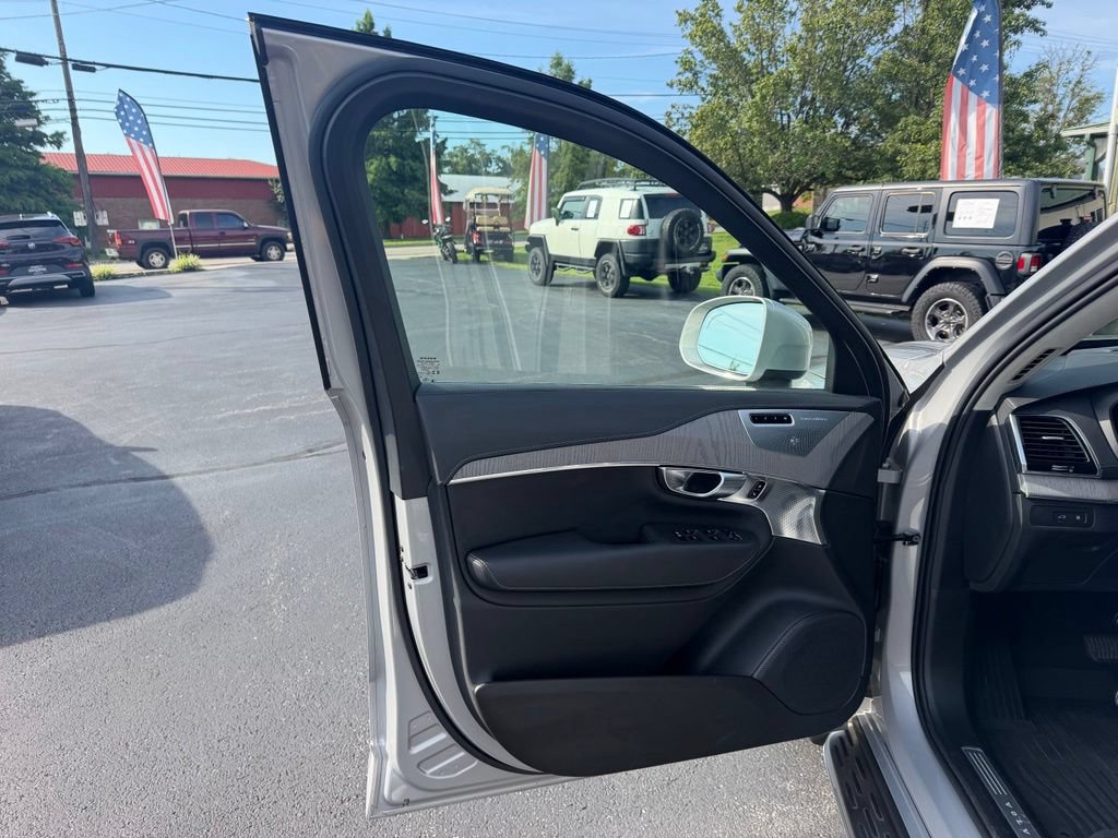 Used 2025 Volvo XC90 T8 Ultra AWD/4WD image 9