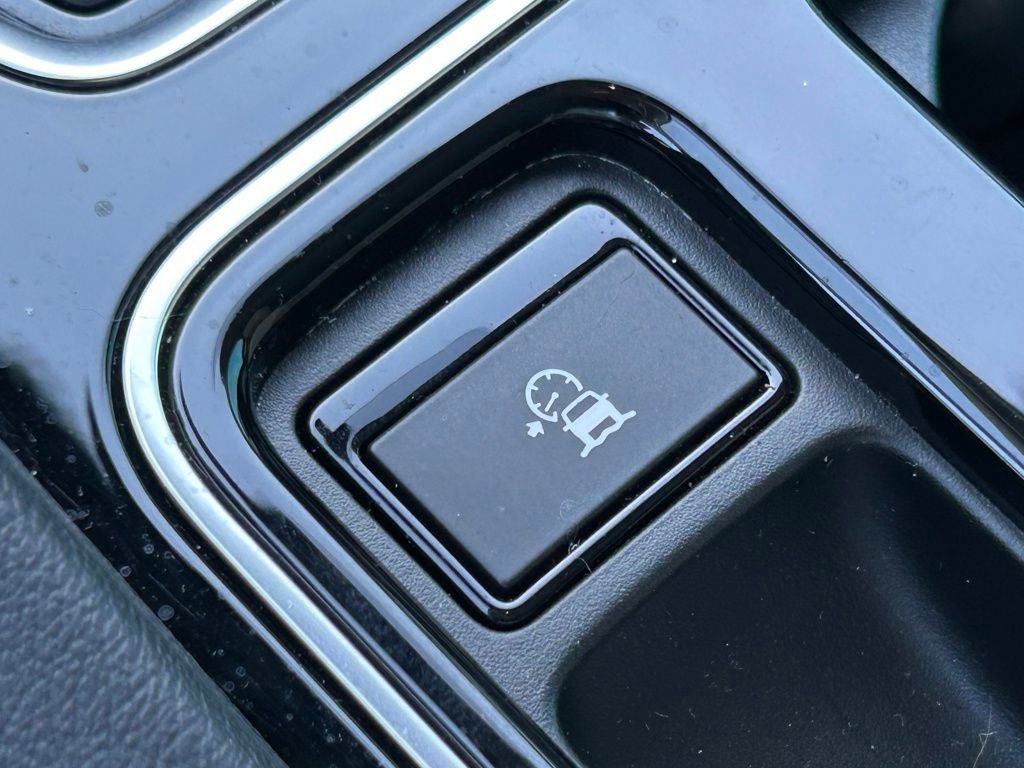 Used 2019 Jaguar F-PACE Prestige image 33