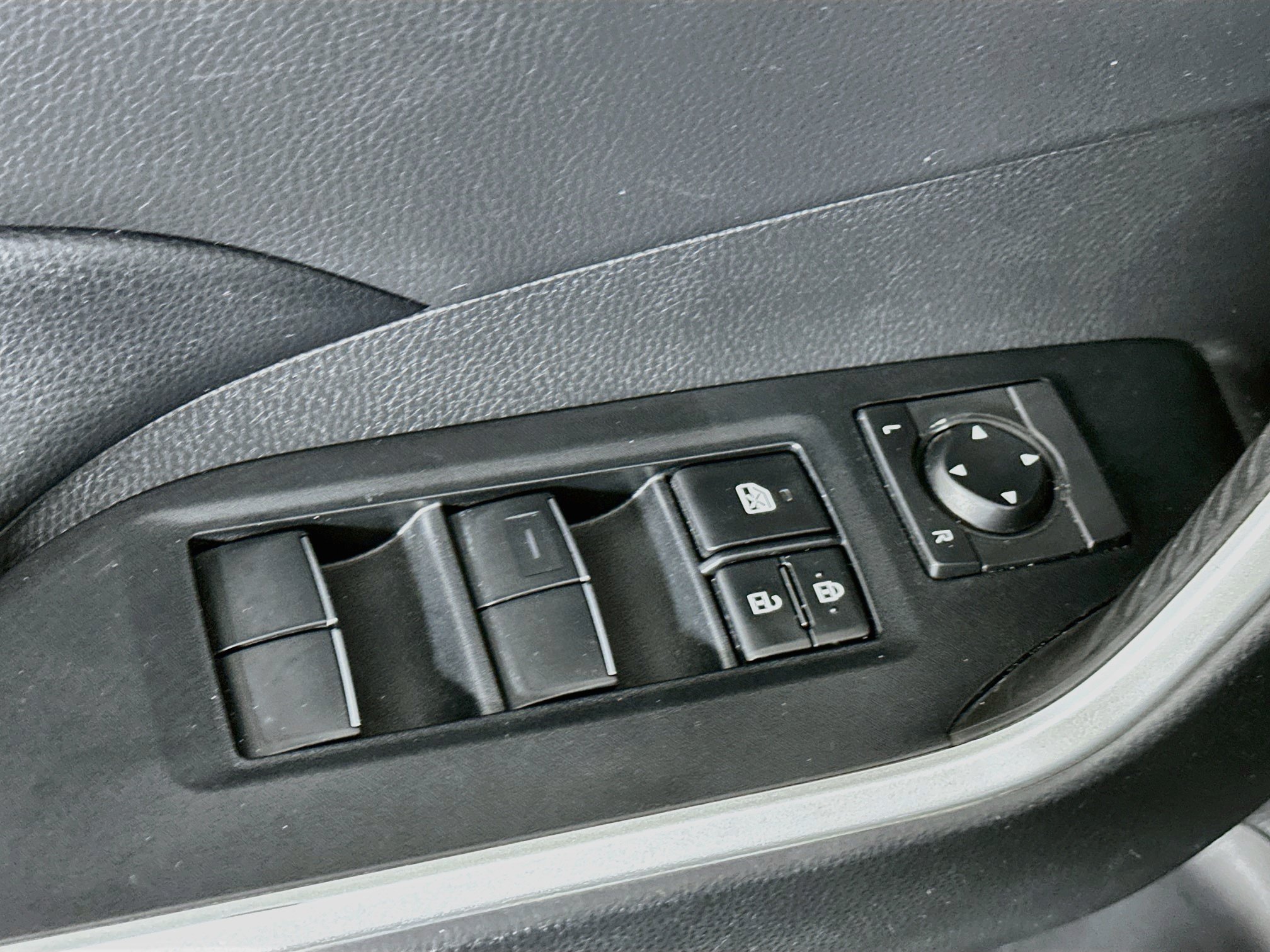 Used 2020 Toyota RAV4 XLE Premium FWD image 15