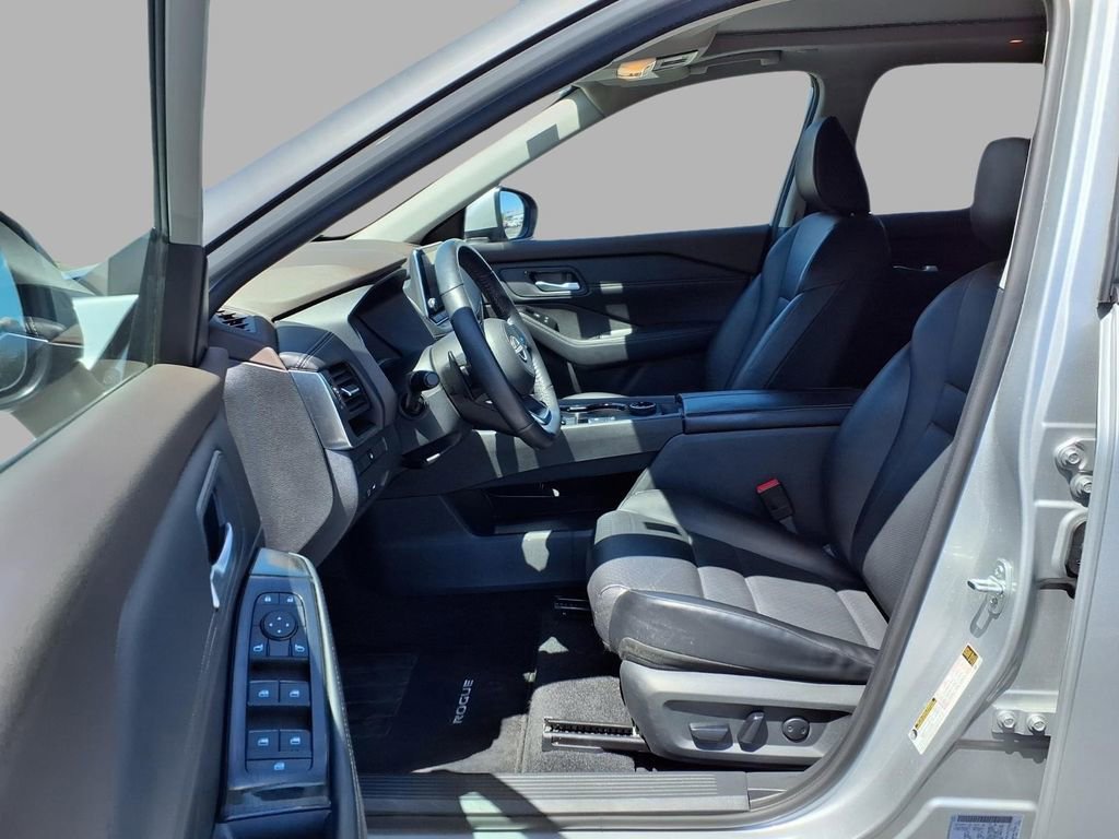 Used 2023 Nissan Rogue SV w/ SV Premium B Package AWD/4WD image 22