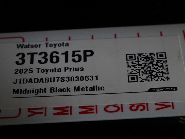 Used 2025 Toyota Prius AWD image 30