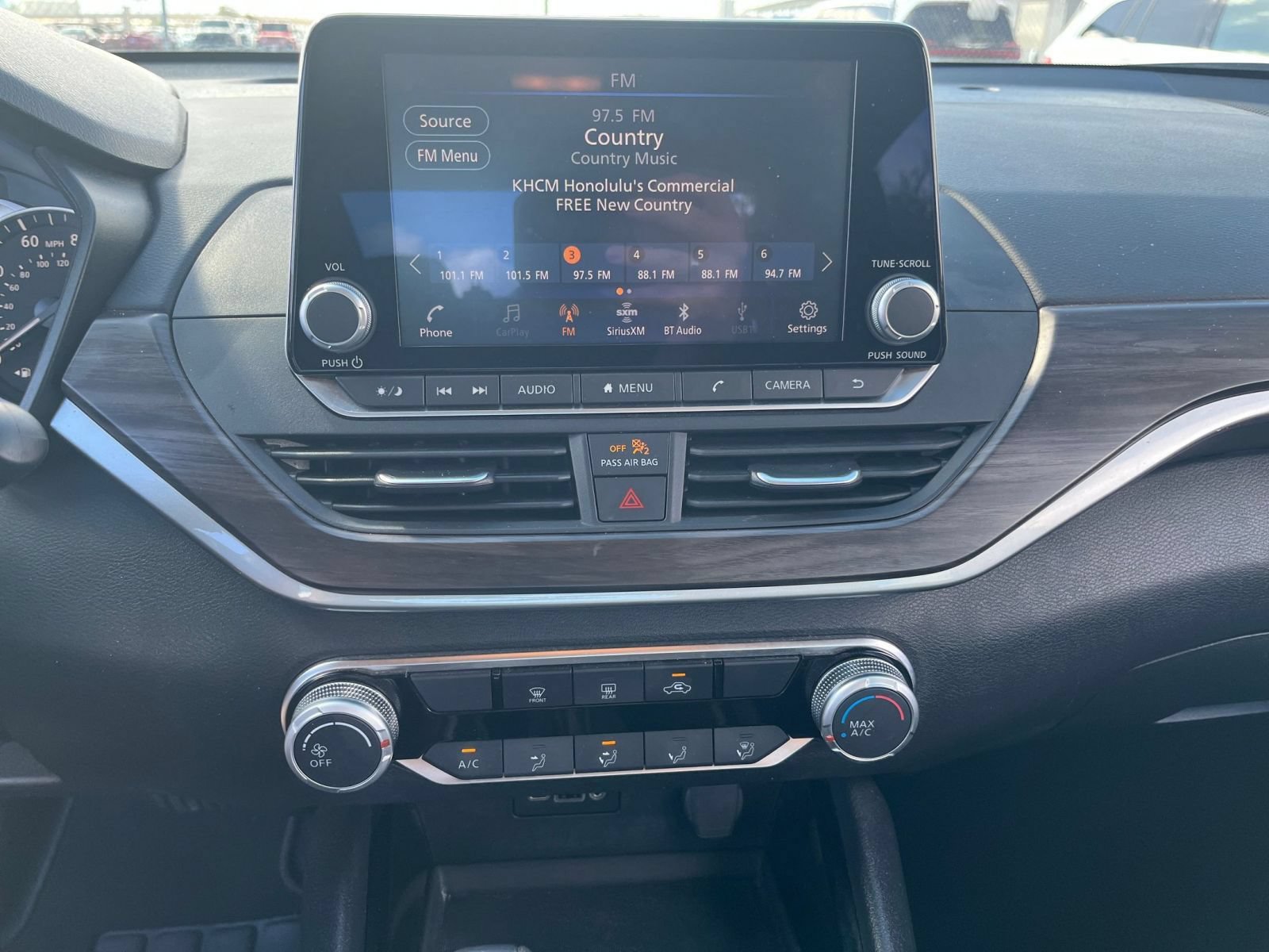 Used 2024 Nissan Altima 2.5 SV FWD image 16