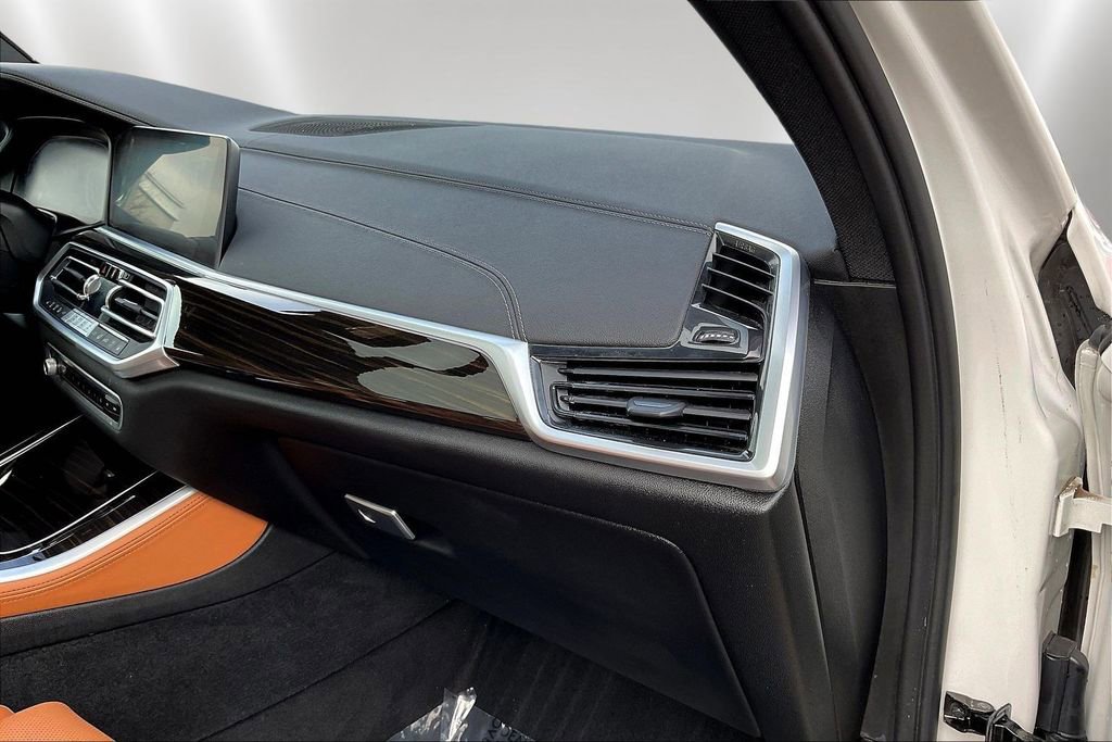 Used 2023 BMW X5 xDrive40i w/ Parking Assistance Package image 26