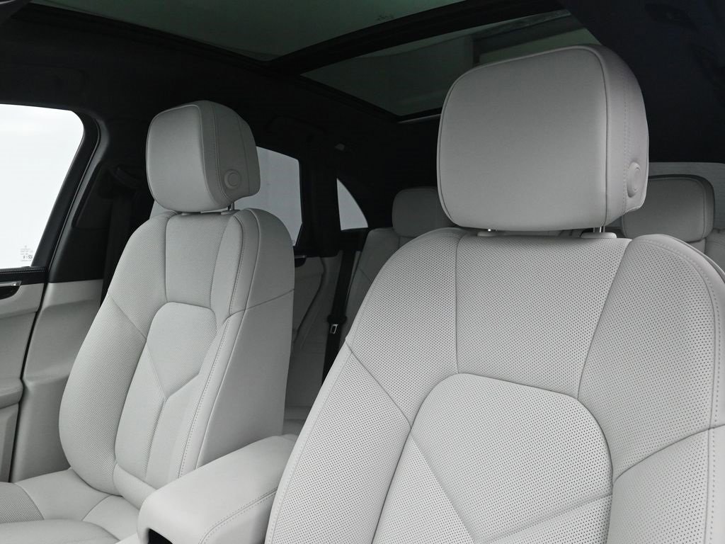 New 2026 Porsche Macan image 5