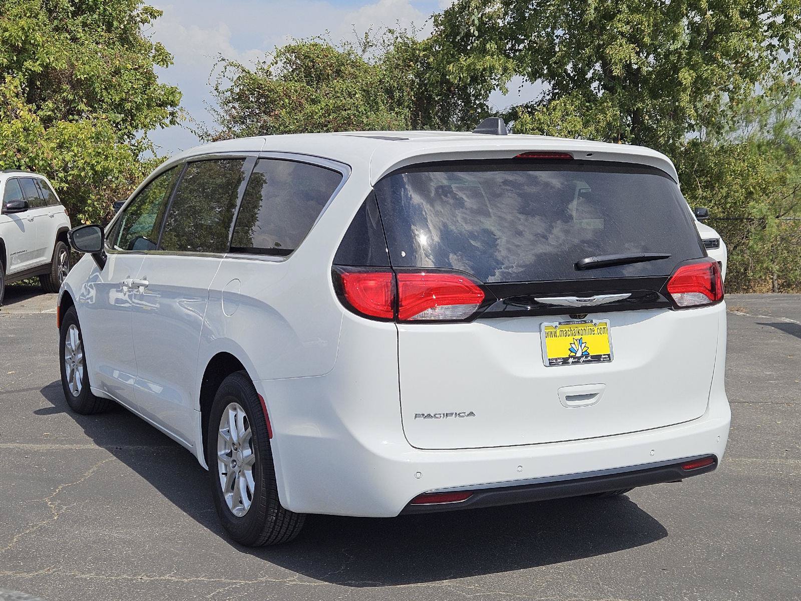 New 2027 Chrysler Pacifica LX FWD image 4