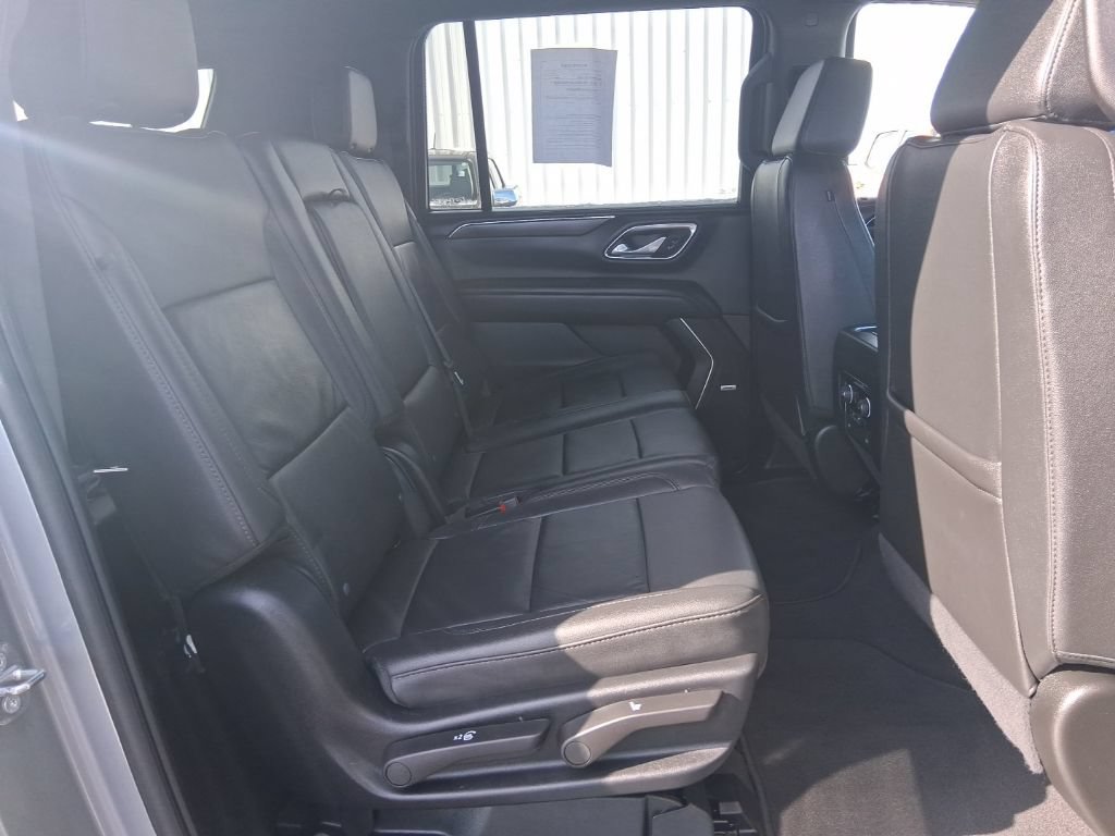 Used 2024 Chevrolet Suburban LT AWD/4WD image 19