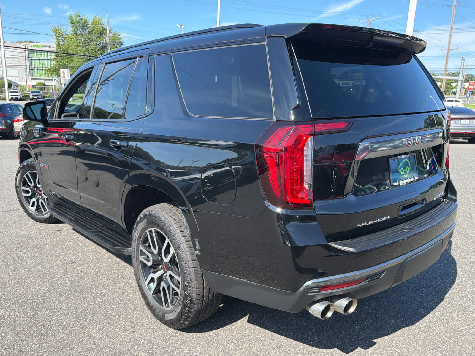 Certified 2022 GMC Yukon AT4 w/ Technology Package AWD/4WD image 35
