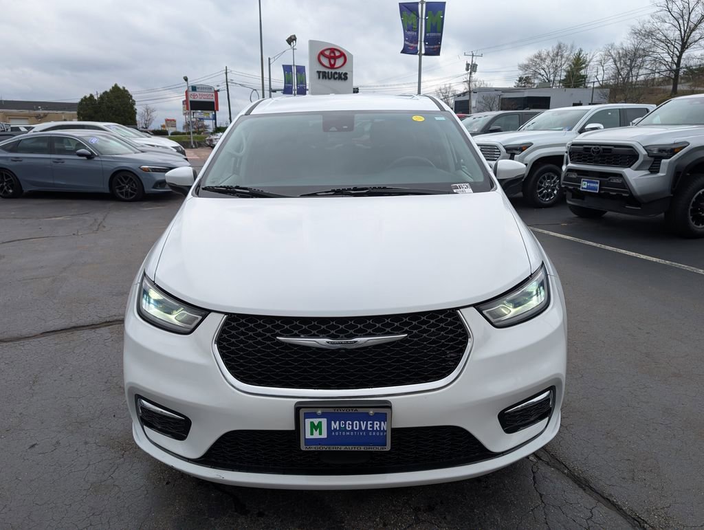 Used 2023 Chrysler Pacifica Touring-L FWD image 11