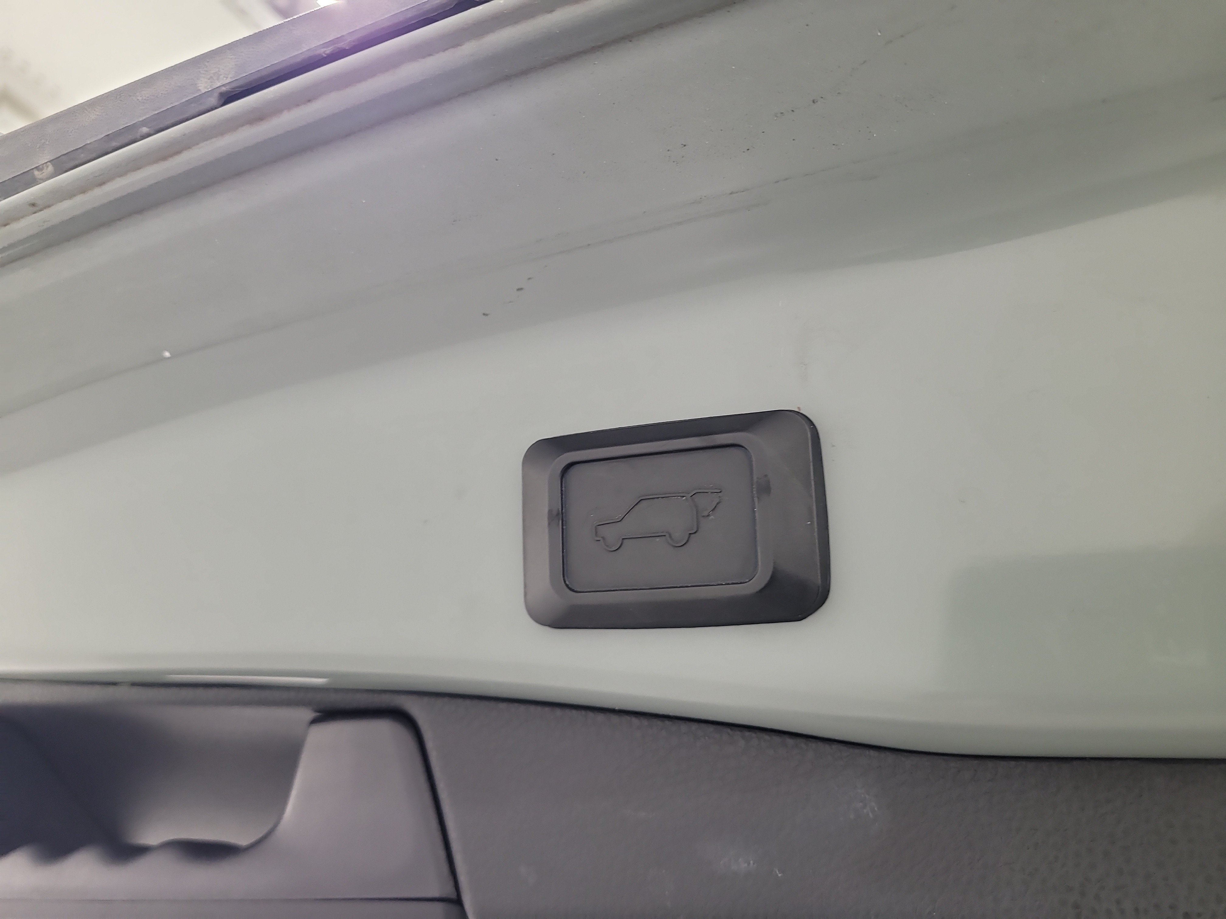 Used 2022 Toyota RAV4 XLE Premium FWD image 8