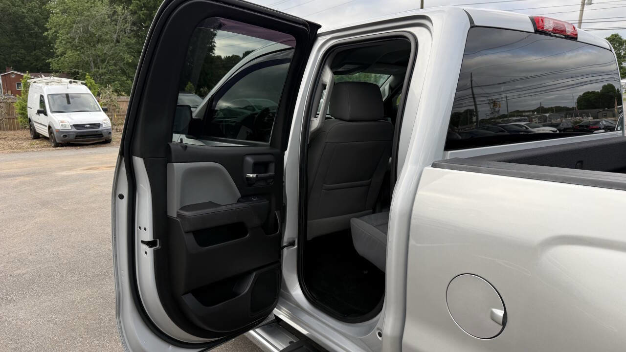 Used 2017 Chevrolet Silverado 1500 Custom w/ Custom Convenience Package AWD/4WD image 11
