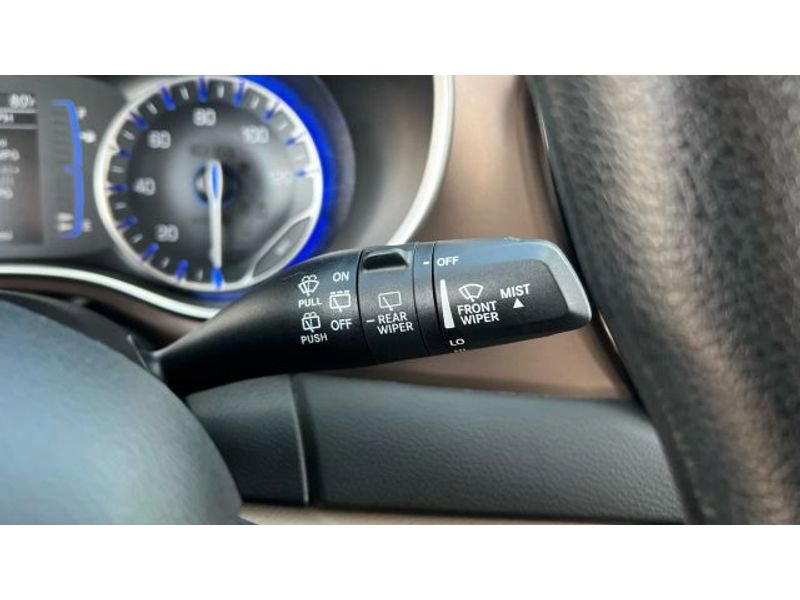 Used 2020 Chrysler Voyager Lxi image 34