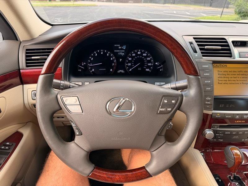 Used 2010 Lexus LS 460 RWD image 19