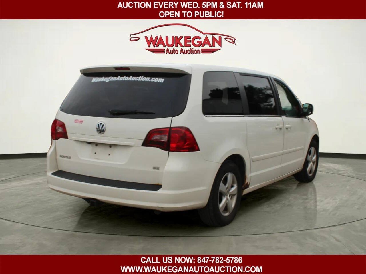 Used 2010 Volkswagen Routan SE FWD image 5