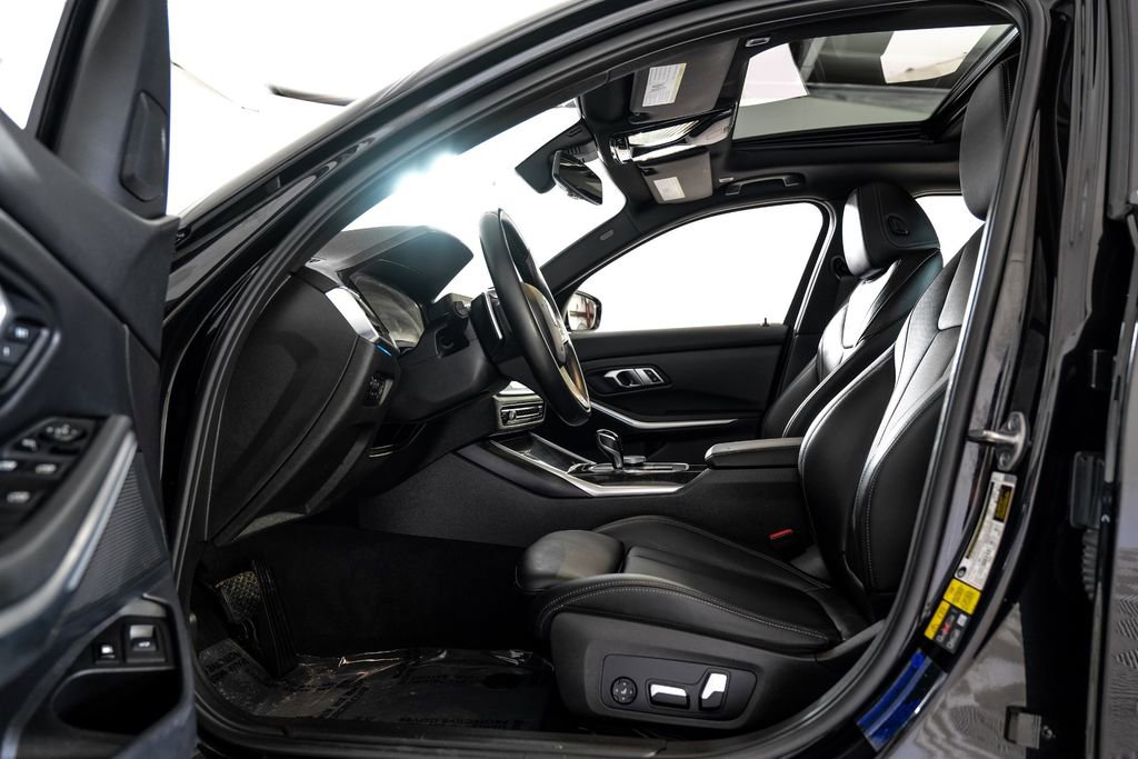 Used 2022 BMW 330e xDrive w/ Driving Assistance Package image 4