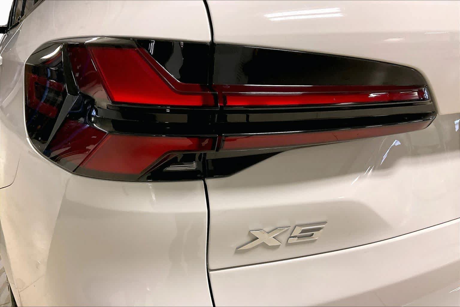 Used 2026 BMW X5 xDrive40i w/ M Sport Package AWD/4WD image 15