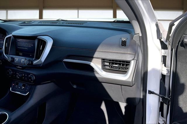 Used 2021 GMC Terrain SLT image 17