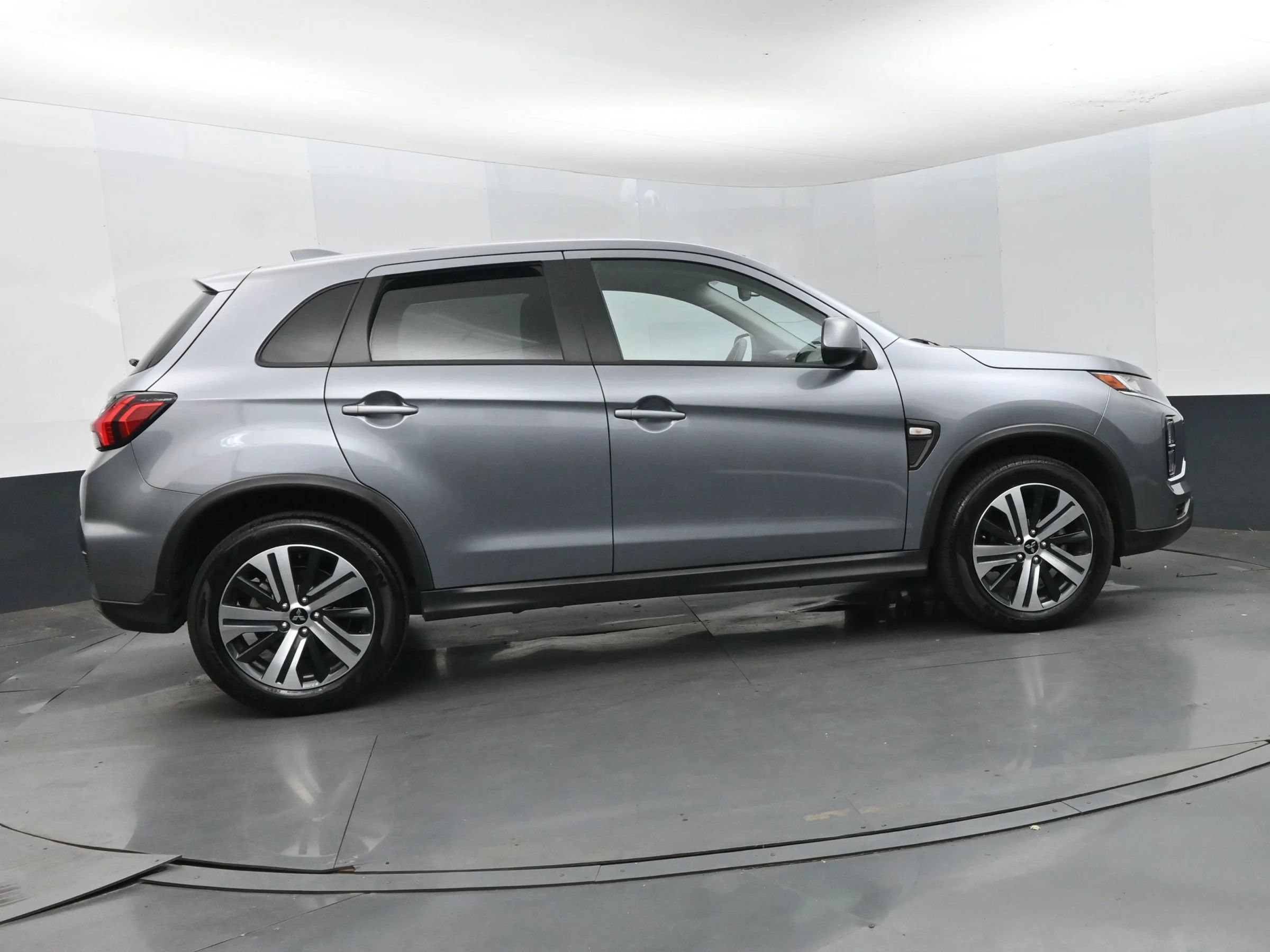 Used 2026 Mitsubishi Outlander Sport ES AWD/4WD image 4