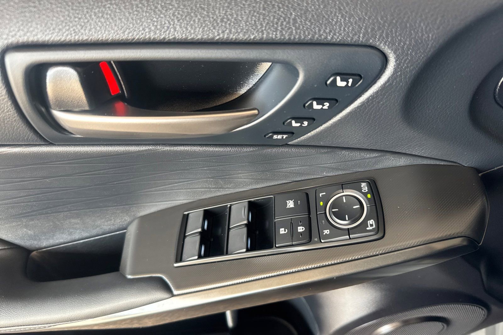 Certified 2025 Lexus IS 350 F Sport image 8