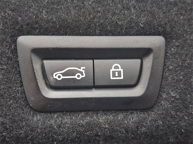 Used 2018 BMW M550i xDrive w/ Driving Assistance Package image 31