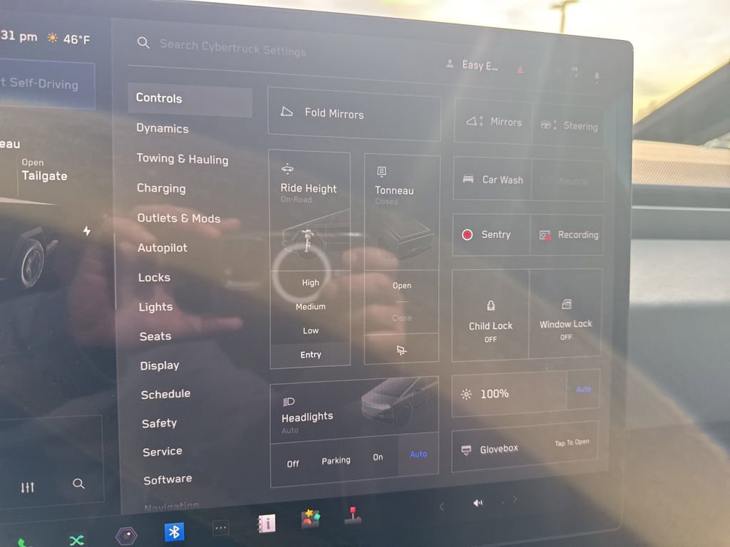 Used 2025 Tesla Cybertruck AWD Crew Cab image 14