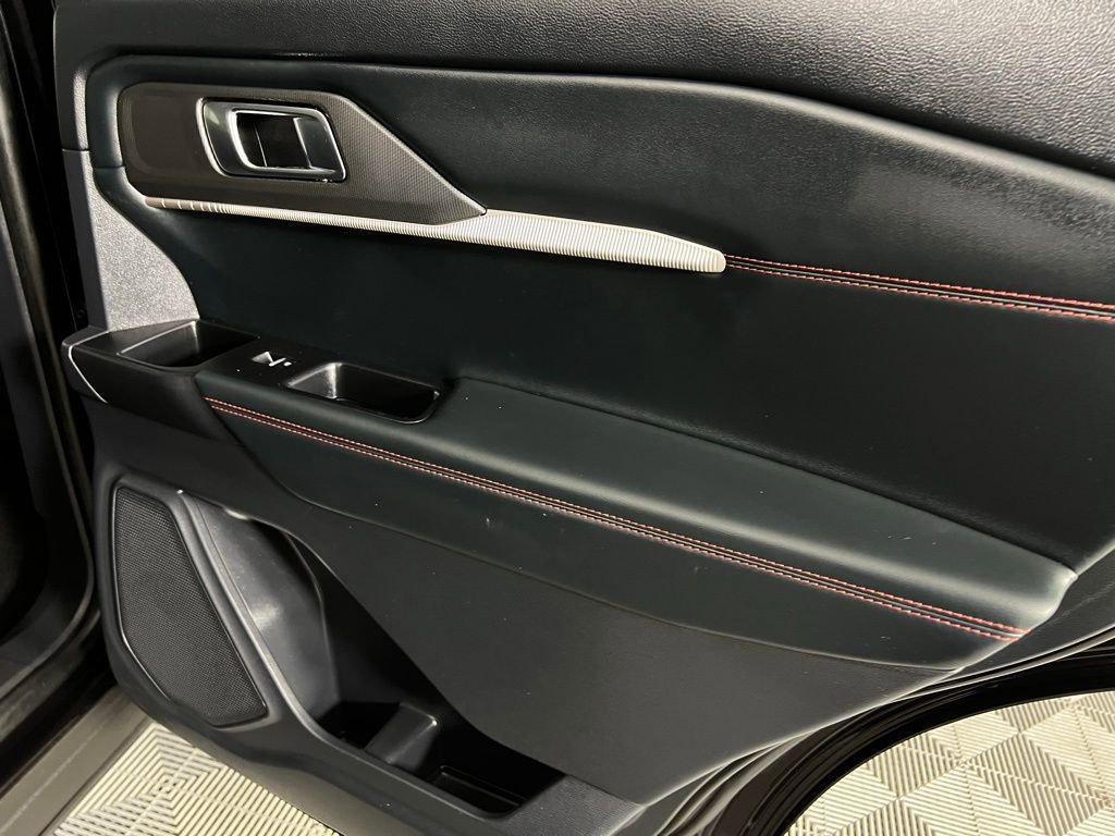 Used 2025 Ford Explorer ST-Line w/ ST-Line Street Pack image 32