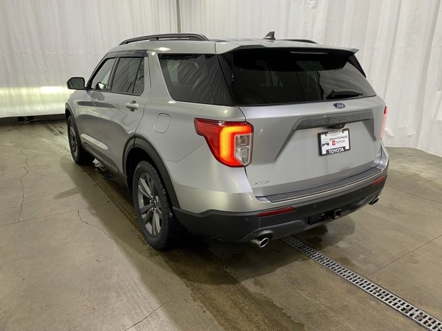 Used 2022 Ford Explorer XLT w/ Equipment Group 202A image 5