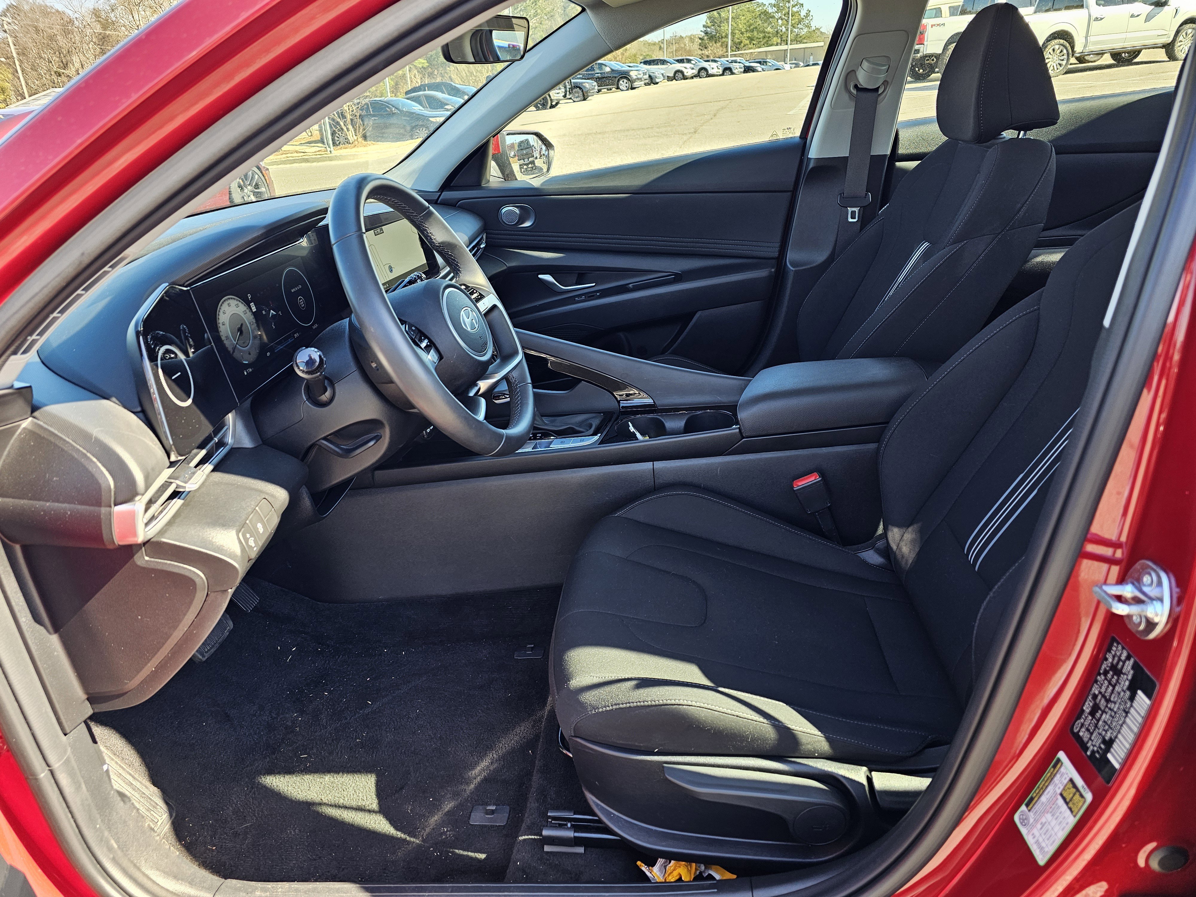 Used 2025 Hyundai Elantra SEL image 15