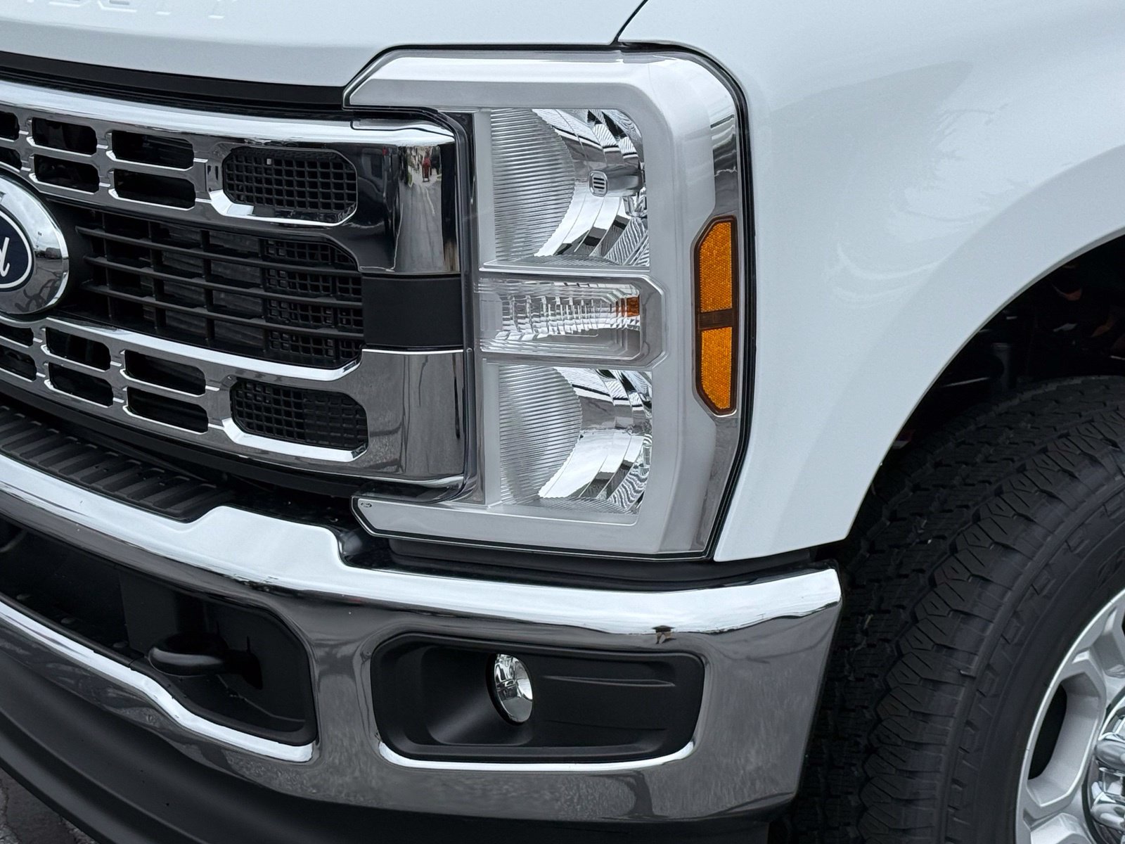 New 2027 Ford F350 XLT w/ FX4 Off-Road Package AWD/4WD image 12