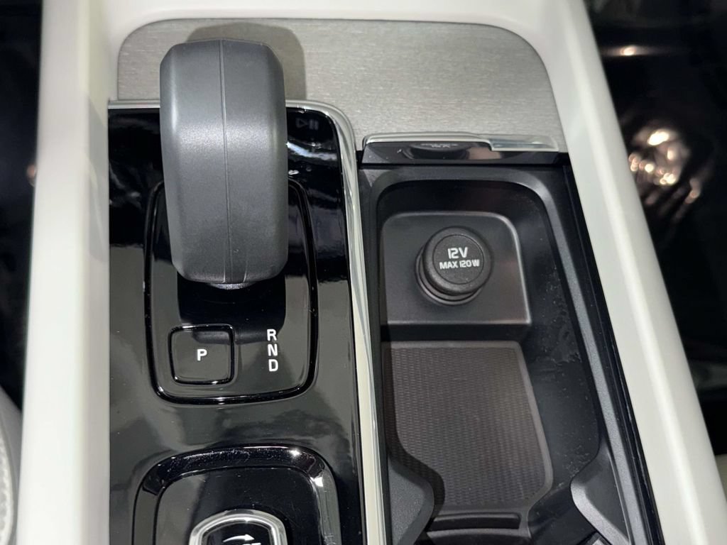Used 2025 Volvo XC60 T8 Plus w/ Protection Package Premier AWD/4WD image 24
