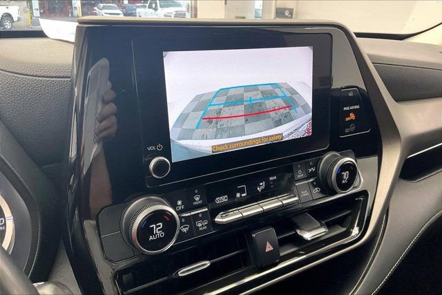 Used 2023 Toyota Highlander LE AWD/4WD image 24