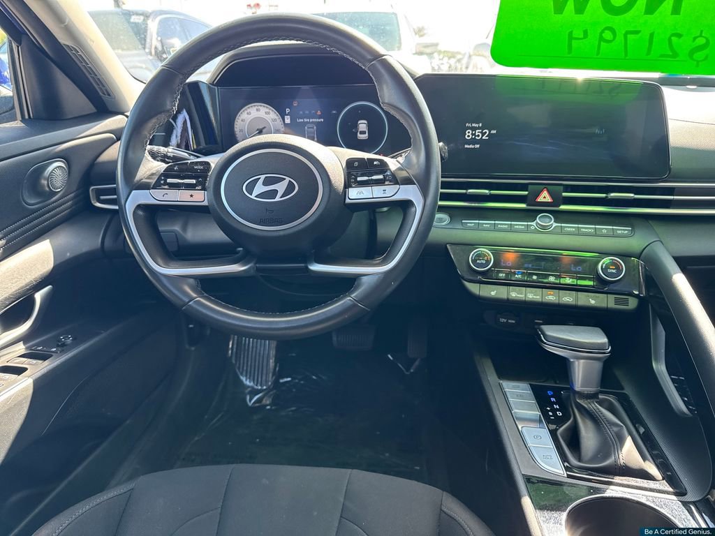Certified 2025 Hyundai Elantra SEL FWD image 35