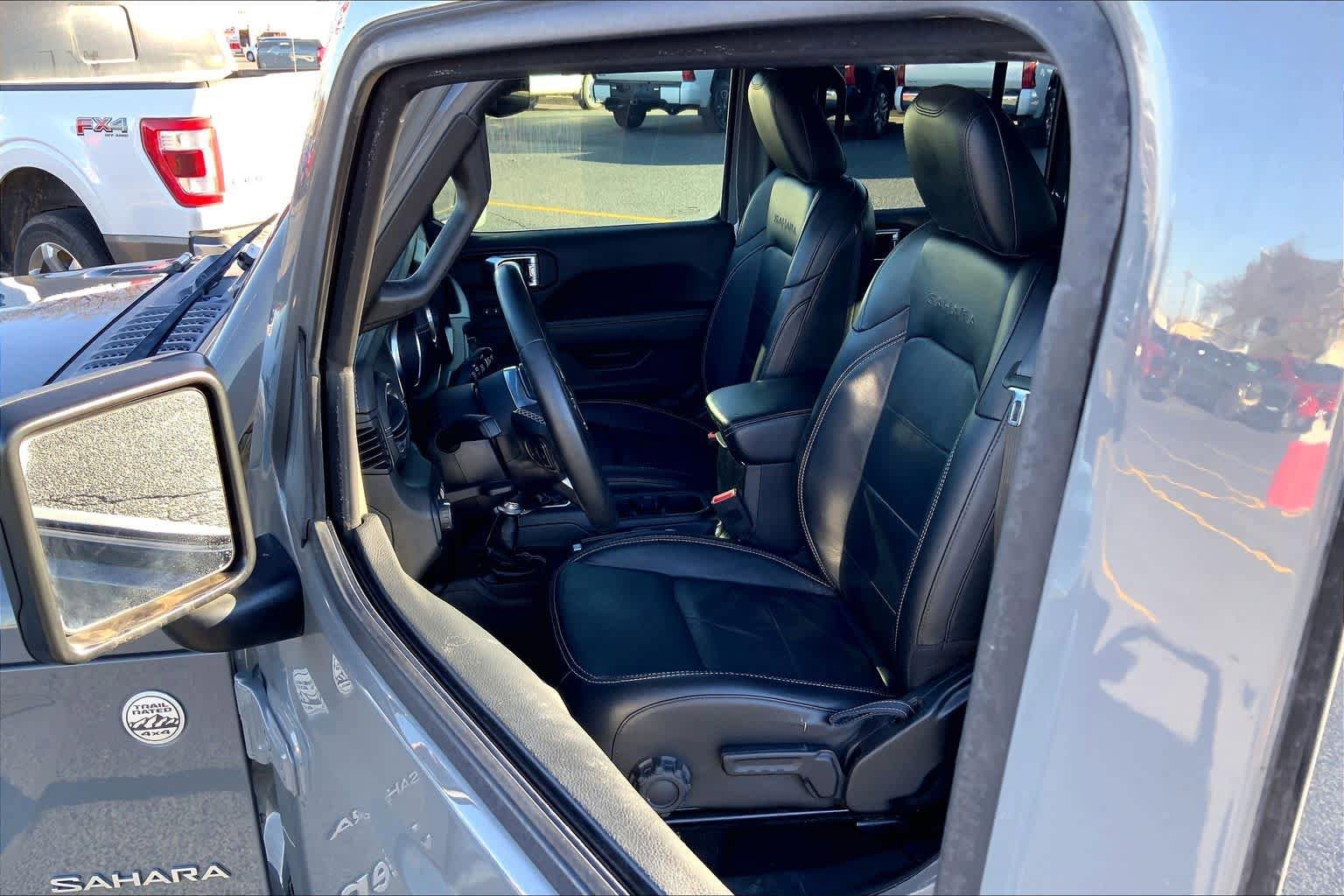 Used 2018 Jeep Wrangler Unlimited Sahara image 9