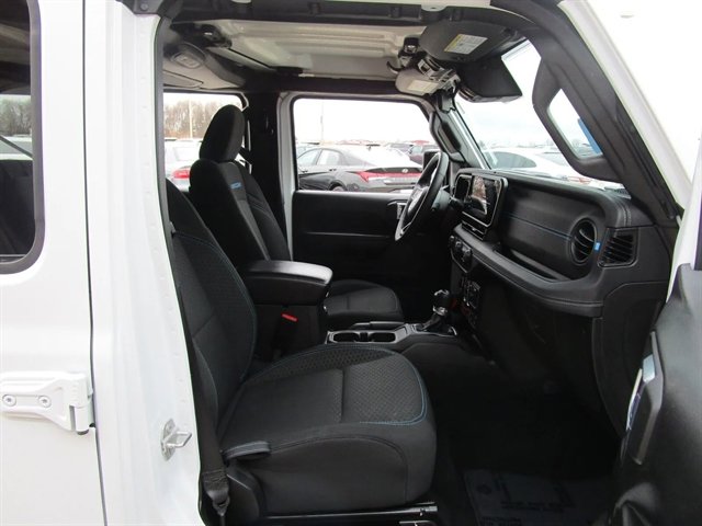 Used 2024 Jeep Wrangler Unlimited Rubicon 4xe image 21