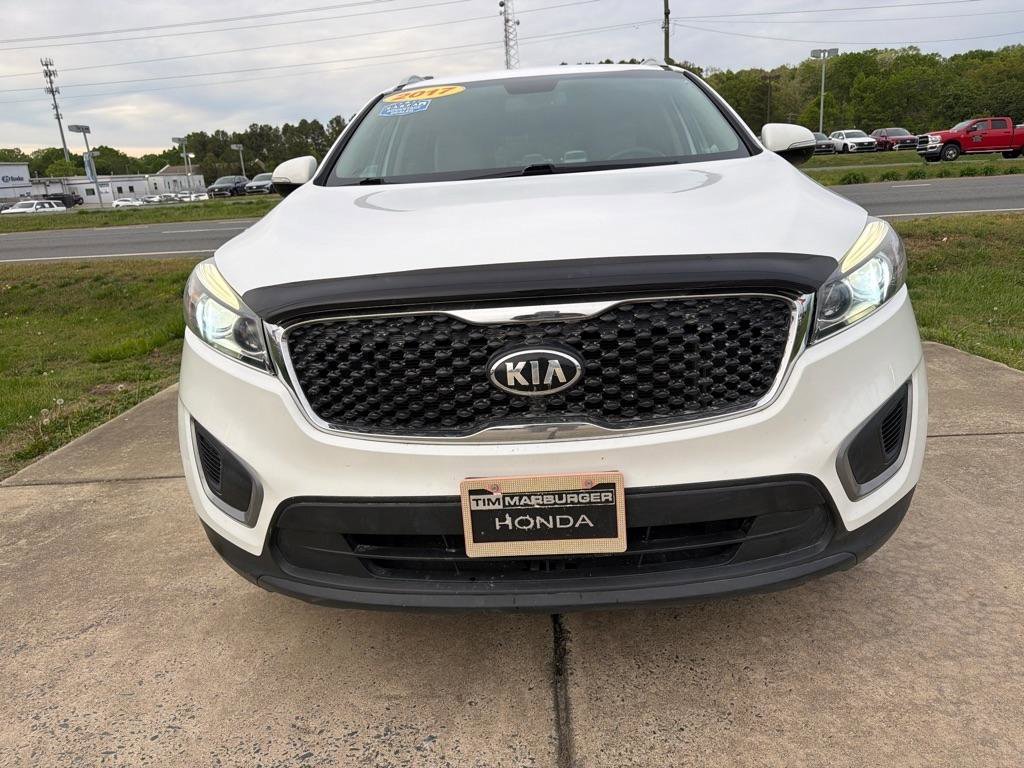 Used 2017 Kia Sorento LX w/ LX Convenience Package image 3