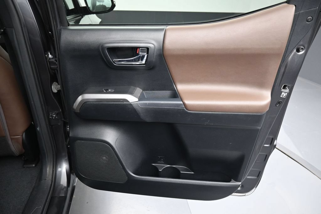 Certified 2017 Toyota Tacoma Limited AWD/4WD image 31