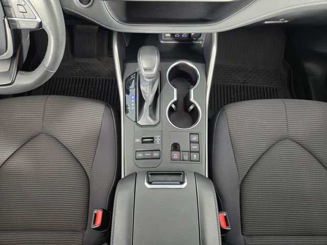 Used 2024 Toyota Highlander LE AWD/4WD image 25
