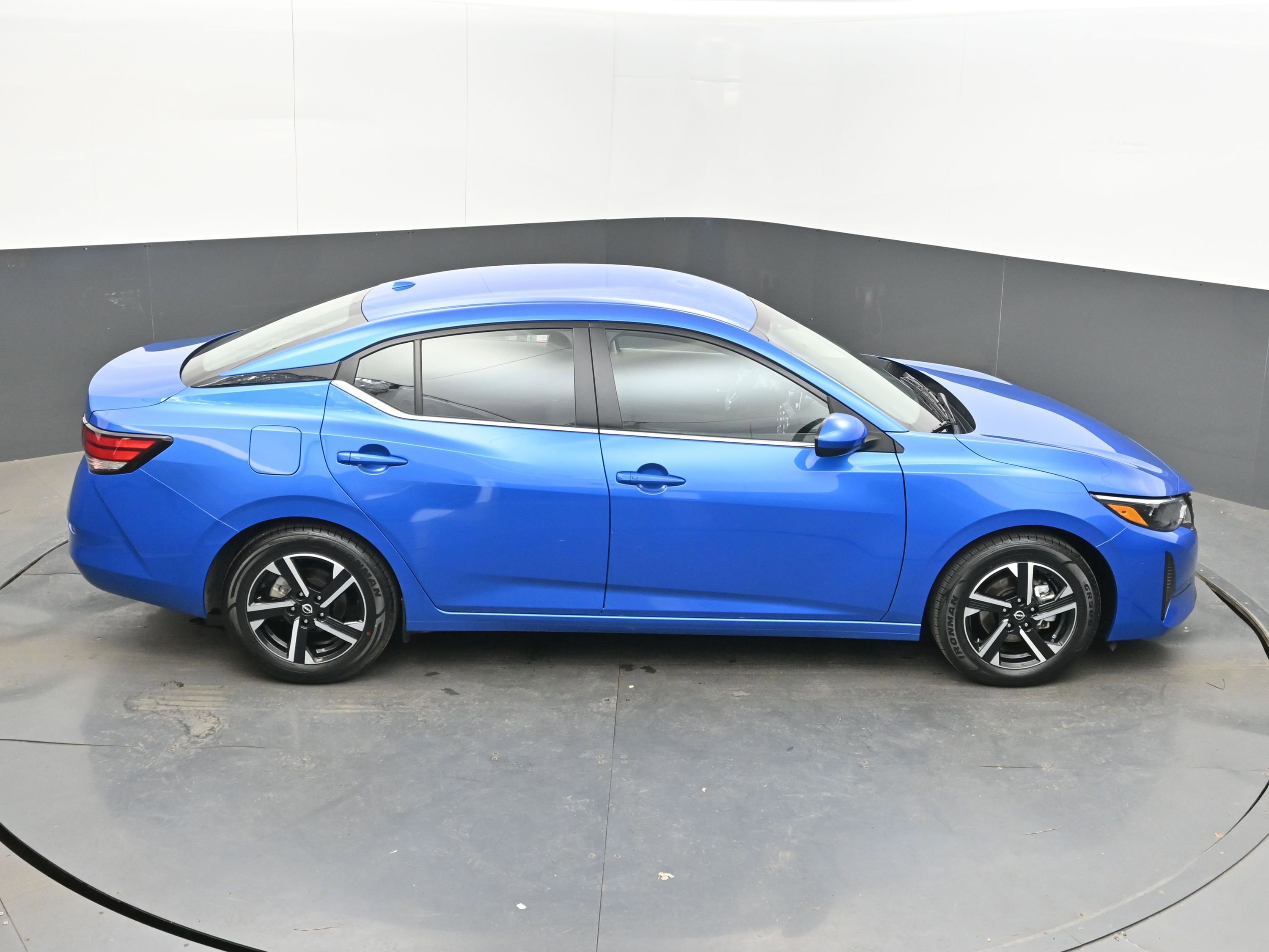 Used 2025 Nissan Sentra SV image 38