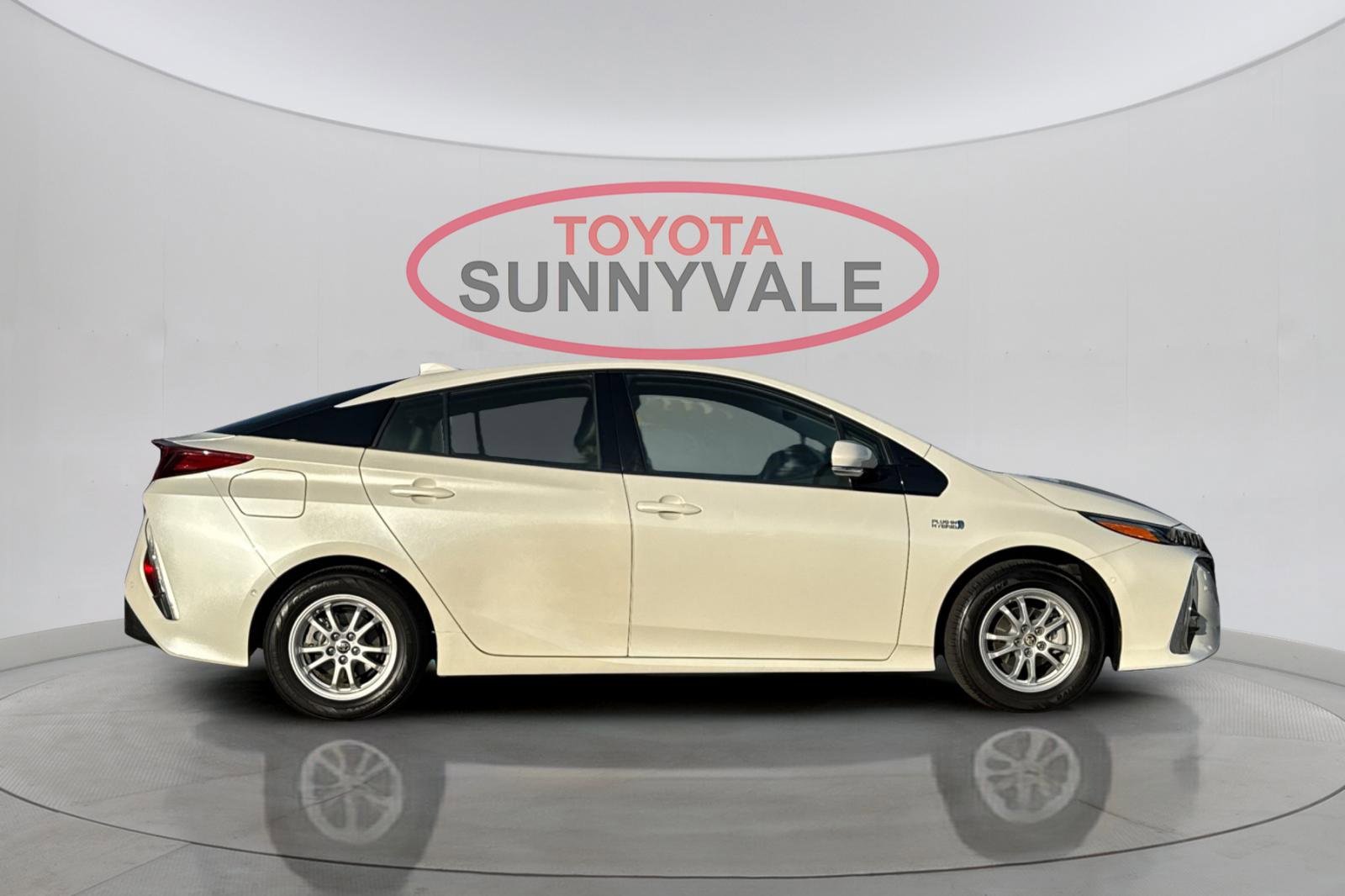 Used 2017 Toyota Prius Prime Advanced image 10