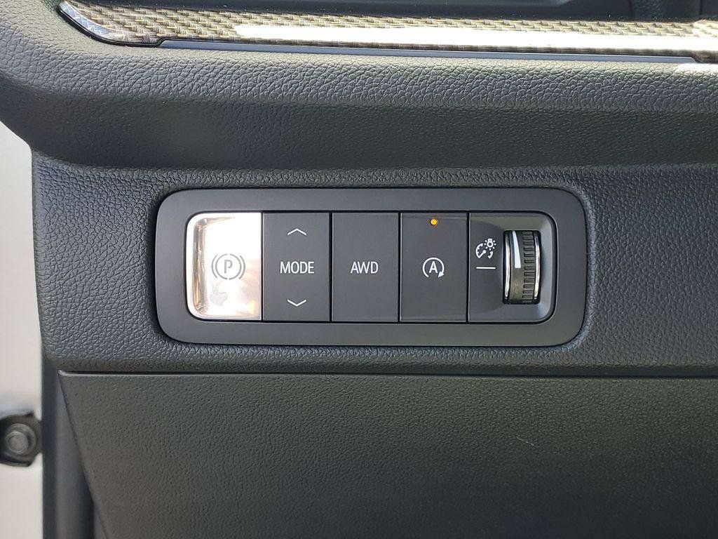 Used 2025 Chevrolet Traverse High Country w/ LPO, Floor Liner Package AWD/4WD image 9