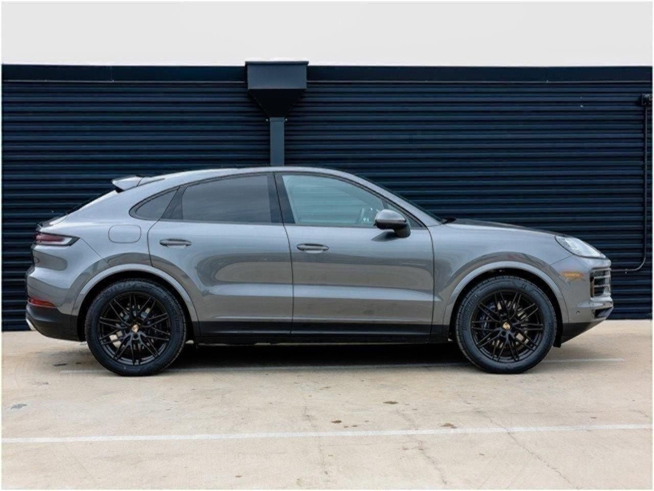 Certified 2025 Porsche Cayenne Coupe image 8