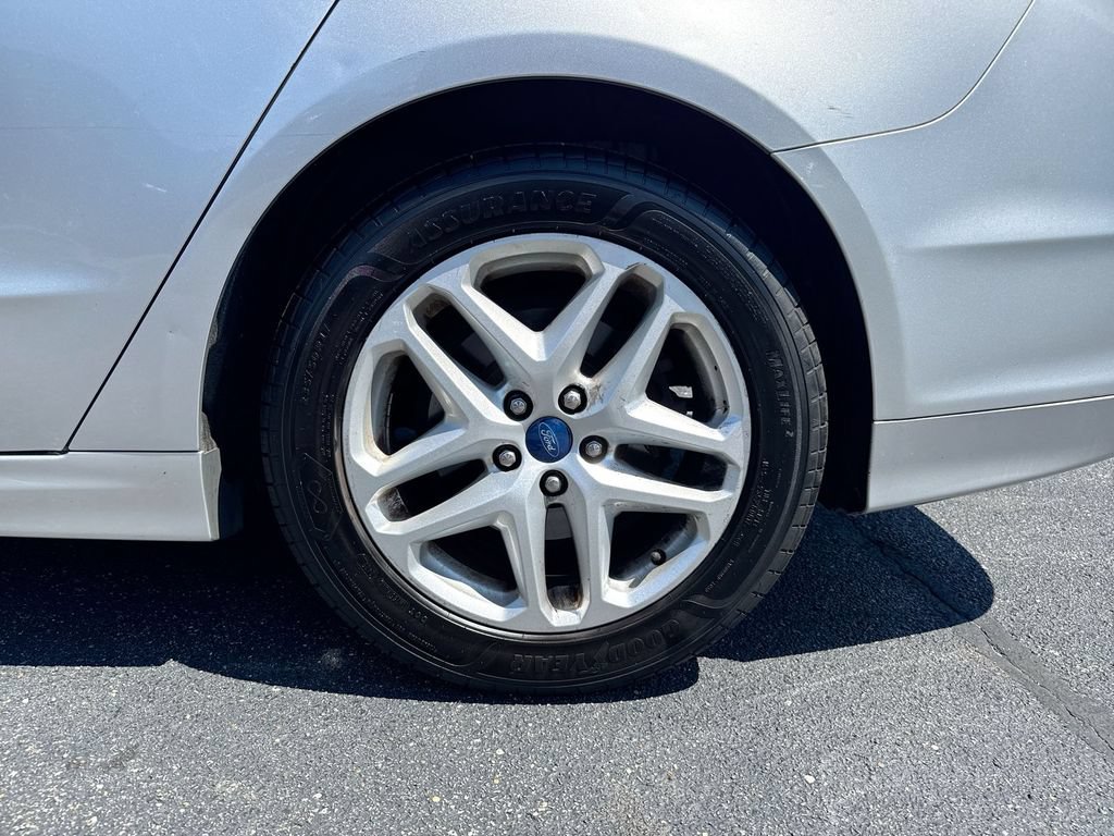 Used 2014 Ford Fusion SE FWD image 25