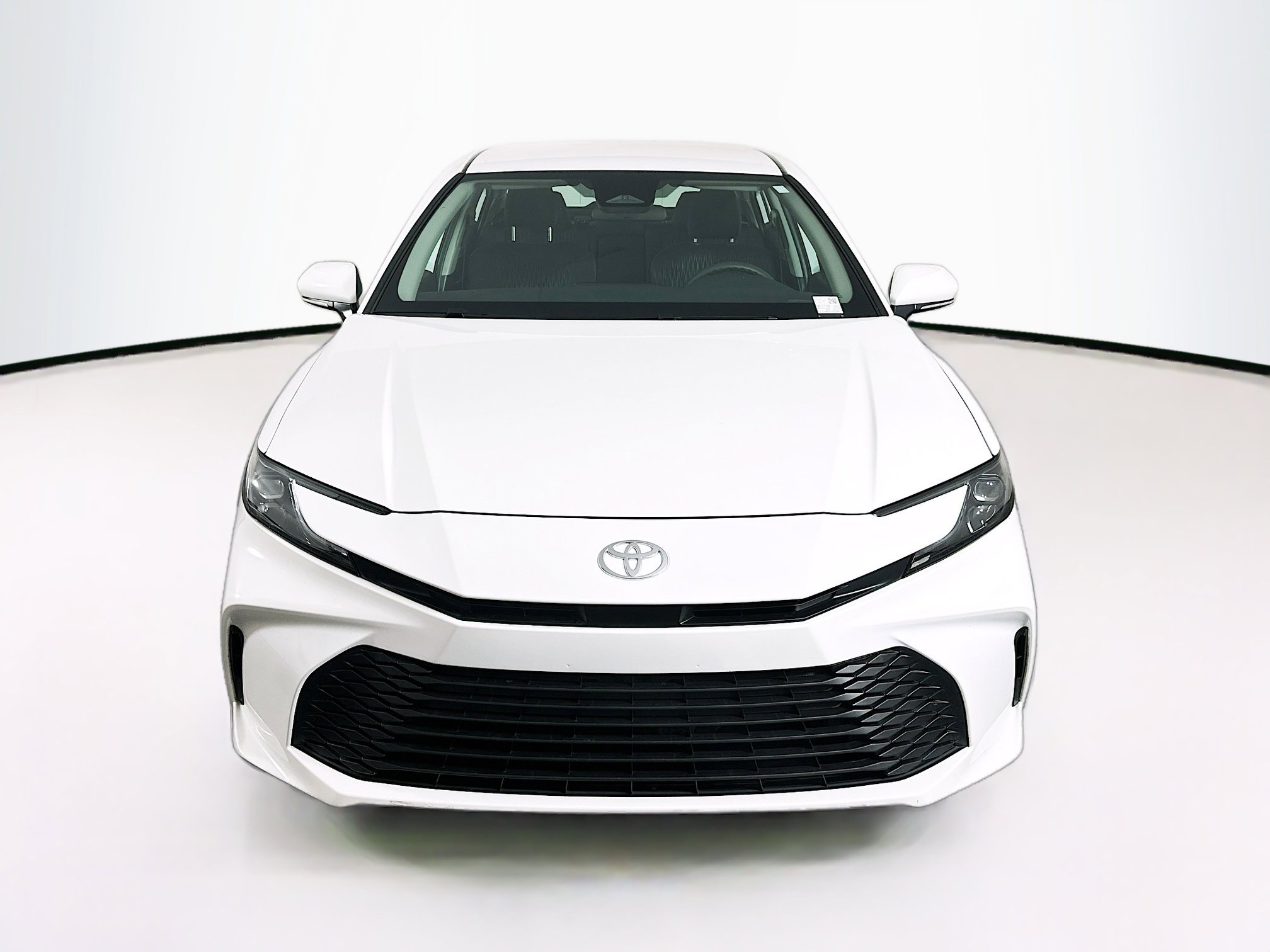 Used 2025 Toyota Camry LE image 2